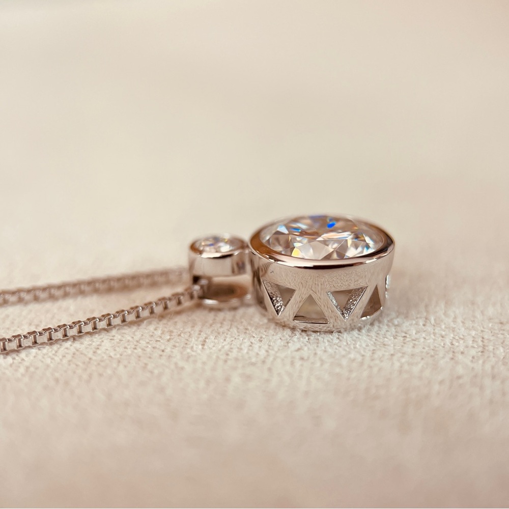 S925 2ct Moissanite Twin Bezel Diamond Pendant Necklace - Picture 5 of 6